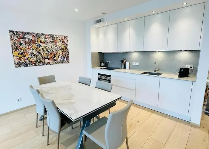 Elegant 3 Bedrooms Flat In Cloche D'or With Terrace And Parking *