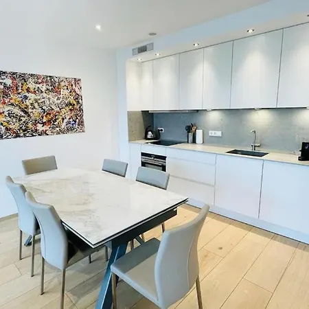 Elegant 3 Bedrooms Flat In Cloche D'or With Terrace And Parking *