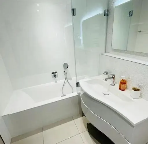 Elegant 3 Bedrooms Flat In Cloche D'or With Terrace And Parking