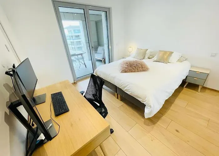 Elegant 3 Bedrooms Flat In Cloche D'or With Terrace And Parking